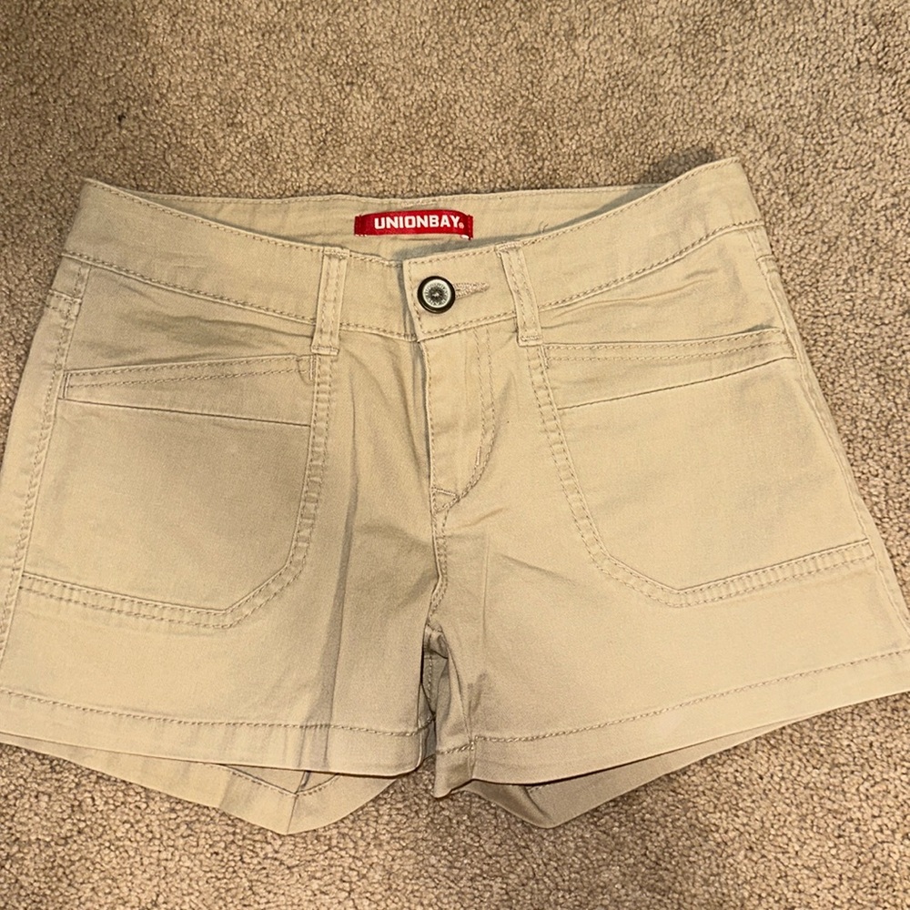 Unionbay khaki shorts size 5 new without tags.